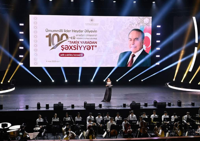 Mayın 4-də Heydər Əliyev Sarayında məktəblilərin iştirakı ilə Ümummilli Lider Heydər Əliyevin 100-cü ildönümünə həsr olunmuş “Tarix yaradan şəxsiyyət” adlı yubiley konserti keçirilib.