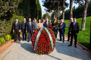 Heydər Əliyev Sarayının  kollektivi Ümummilli Liderin xatirəsini yad edib.
