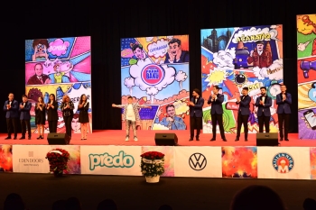 Planet Parni iz Baku KVN teatrının təqdimatında "Bizim Gülüş Müəllim" adlı yeni konsert proqramı