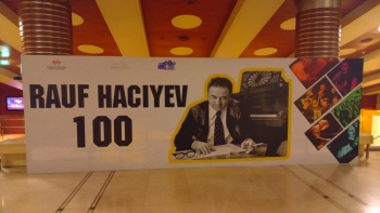 Heydər Əliyev Sarayında görkəmli Azərbaycan bəstəkarı, Xalq artisti Rauf Hacıyevin 100 illiyi münasibətilə “Bu həyat qədər” adlı estrada-caz konserti təşkil olunub.
