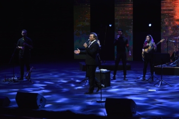 Yanvarın 14-də Heydər Əliyev Sarayında məşhur türk ifaçısı Rafet El Roman konsert proqramı ilə çıxış edib.