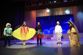 Heydər Əliyev Sarayı Novruz bayramı münasibətilə uşaqları maraqlı, musiqili, interaktiv və əyləncəli proqram ilə sevindirib.