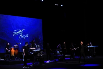 Sentyabrın 22-də Heydər Əliyev Sarayında Türkiyənin sevilən müğənnisi Ferhat Göçerin konserti baş tutub