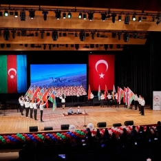 Oktyabrın 28-da Heydər Əliyev Sarayında Bakı Türk Təhsil Qurumlarının iştirakı ilə Cumhuriyətin 100 ili bayramı möhtəşəm tədbir proqramı ilə keçirilmişdir.
