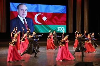Ulu Öndər Heydər Əliyevin anadan olmasının 100-cü ildönümünə həsr olunan müsabiqə-festivalın yekun konserti keçirilib.
