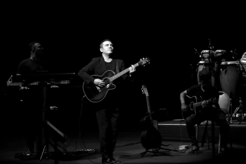 Sentyabrın 22-də Heydər Əliyev Sarayında Türkiyənin sevilən müğənnisi Ferhat Göçerin konserti baş tutub