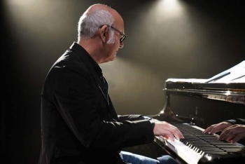 Dünya şöhrətli italiyalı bəstəkar Ludovico Einaudi Heydər Əliyev Sarayında pərəstişkarları ilə görüşüb.