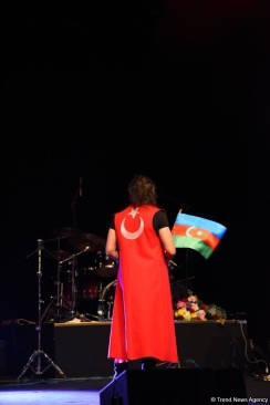 Türkiyəli məşhur müğənni Kıraç Heydər Əliyev Sarayında konsert proqramı ilə çıxış edib.