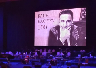 Heydər Əliyev Sarayında görkəmli Azərbaycan bəstəkarı, Xalq artisti Rauf Hacıyevin 100 illiyi münasibətilə “Bu həyat qədər” adlı estrada-caz konserti təşkil olunub.
